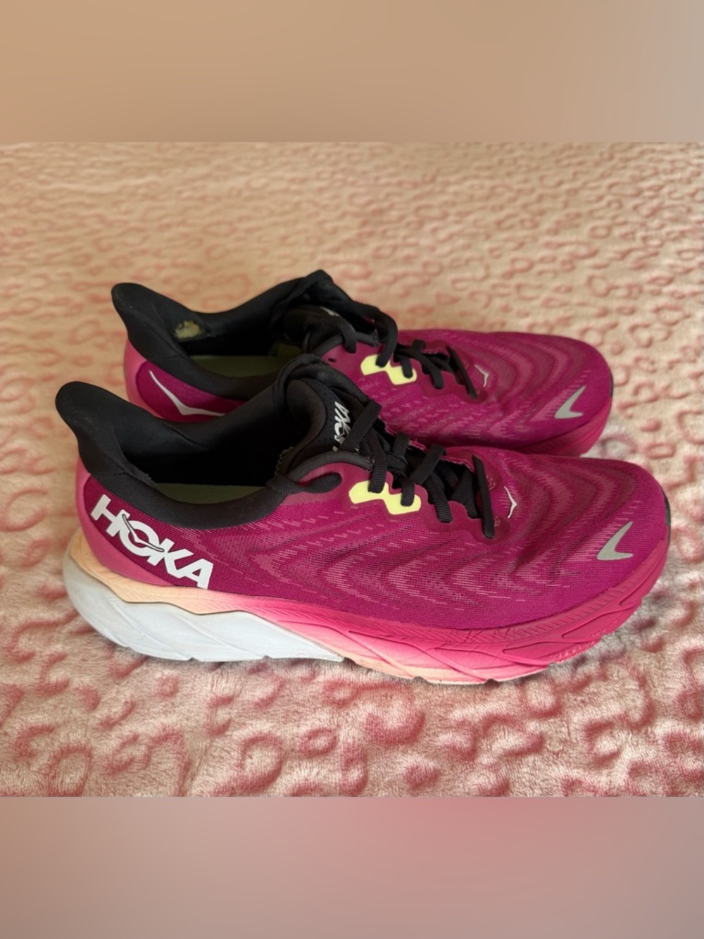 Hoka Arahi 6 Running Shoes Festival Fuchsia/Ibis
Rose Size: 9.5B - Picture 3 of 12